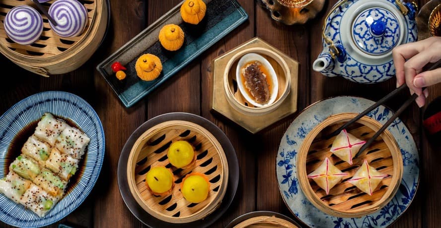 A shared table of dim sum and seafood from the best Chinese restaurants Toronto 2026, spanning Chinatown to Scarborough