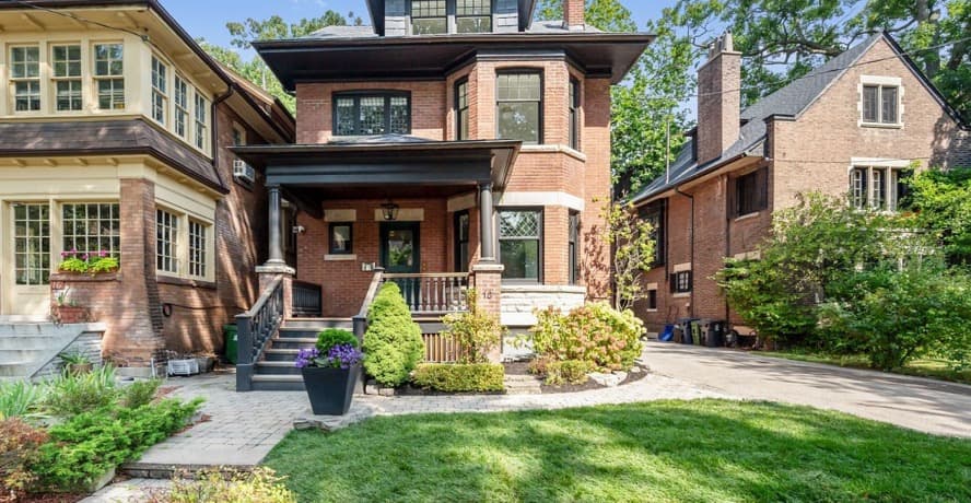 Toronto rental market fall 2026 negotiate guide showing a for-rent sign outside an apartment building